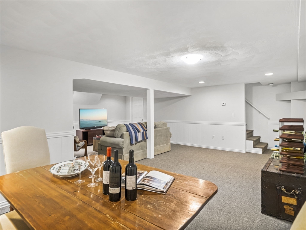 6 Sugarbush Lane