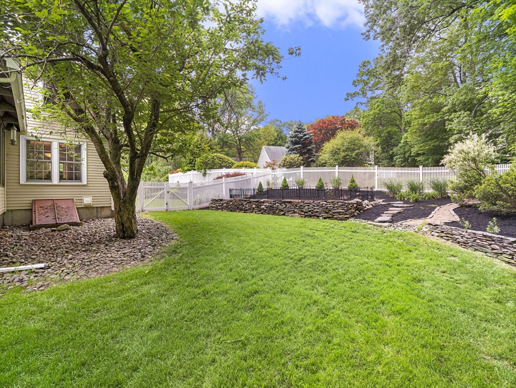 6 Sugarbush Lane