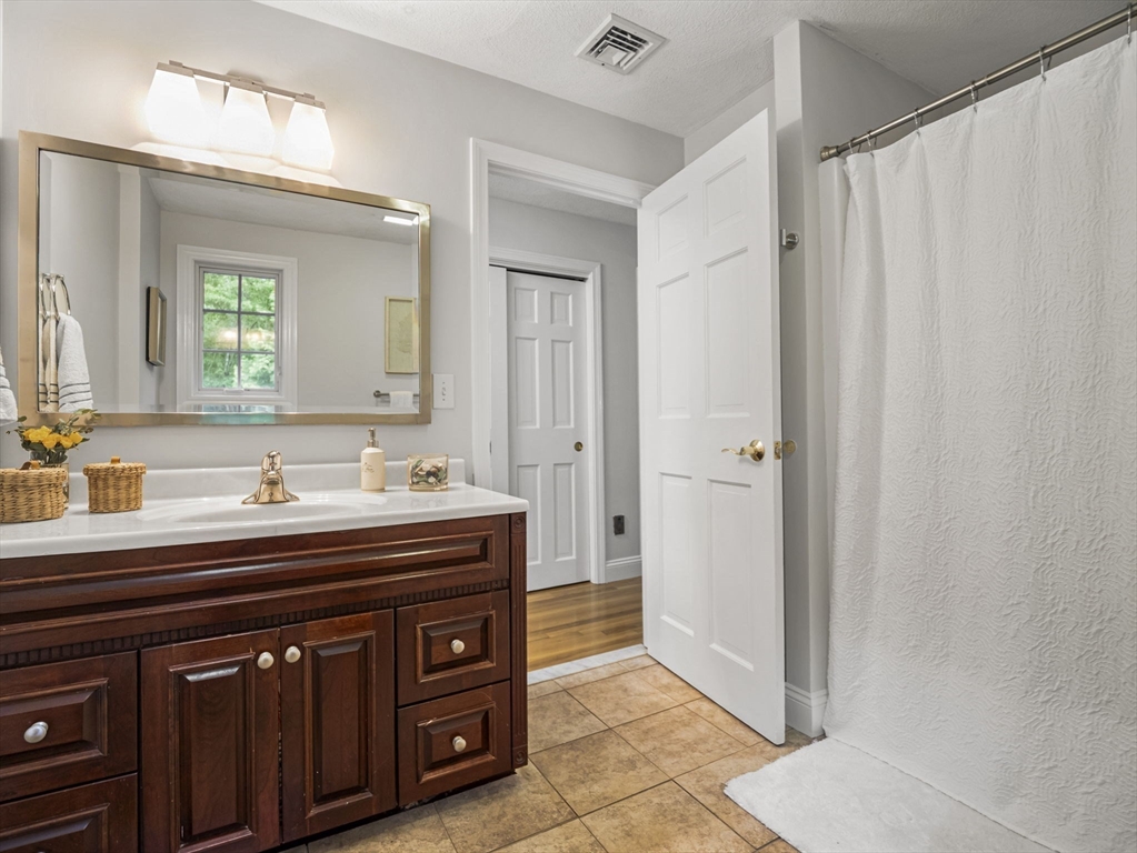 6 Sugarbush Lane