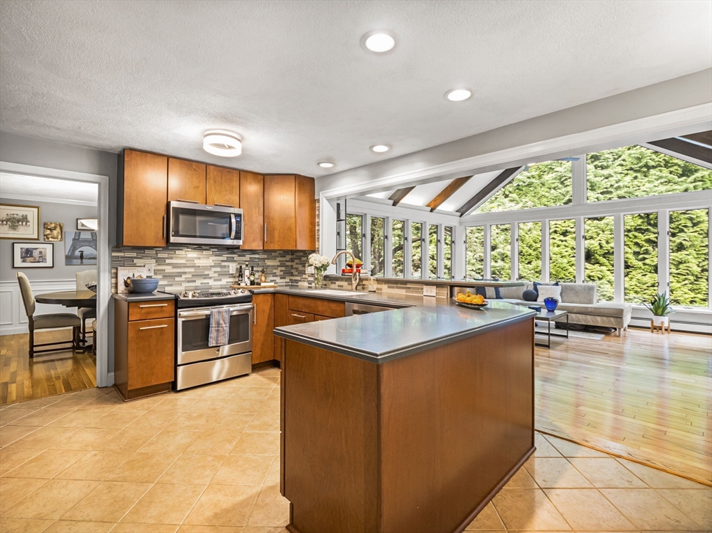 6 Sugarbush Lane