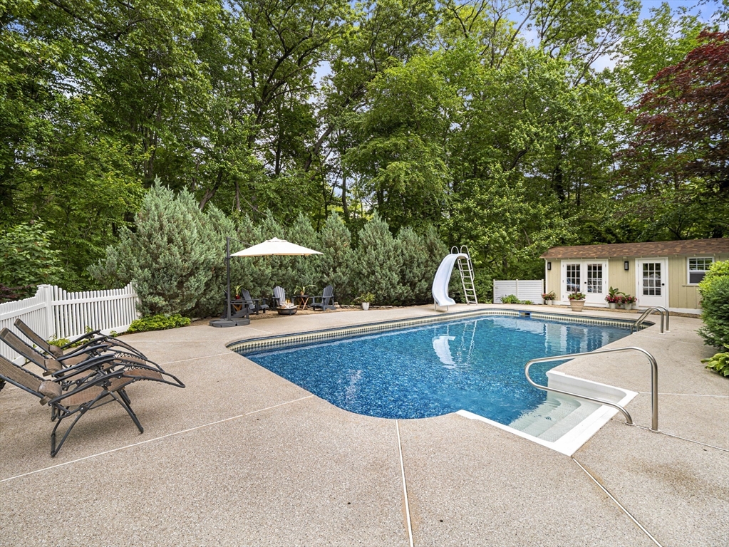 6 Sugarbush Lane