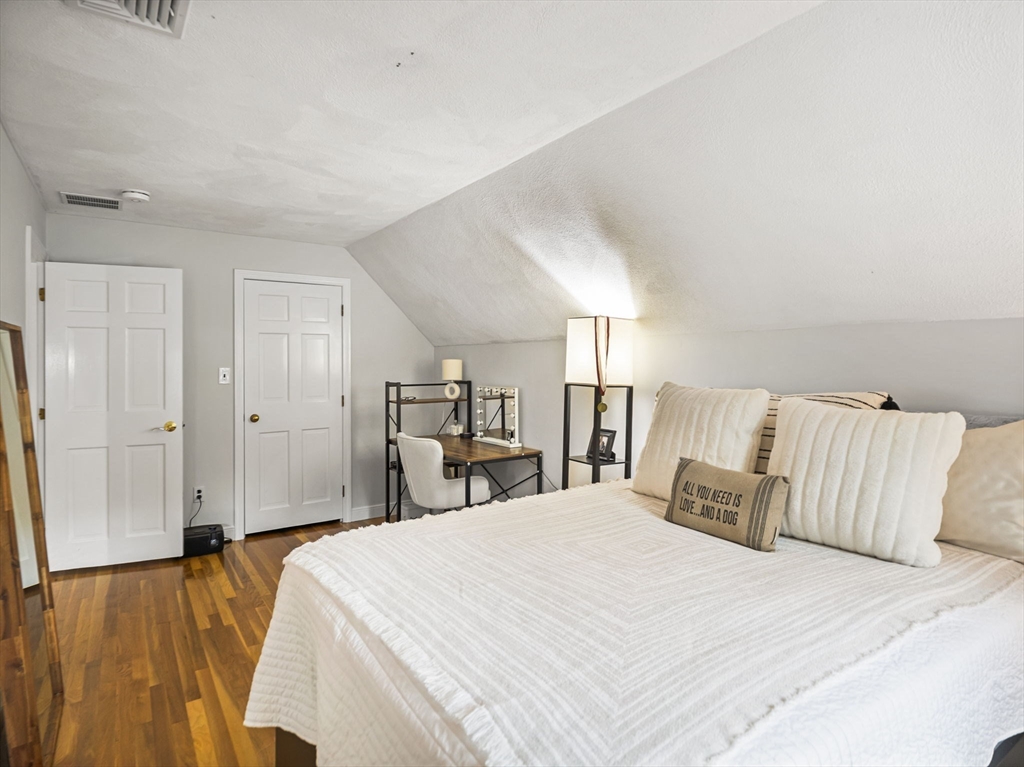 6 Sugarbush Lane