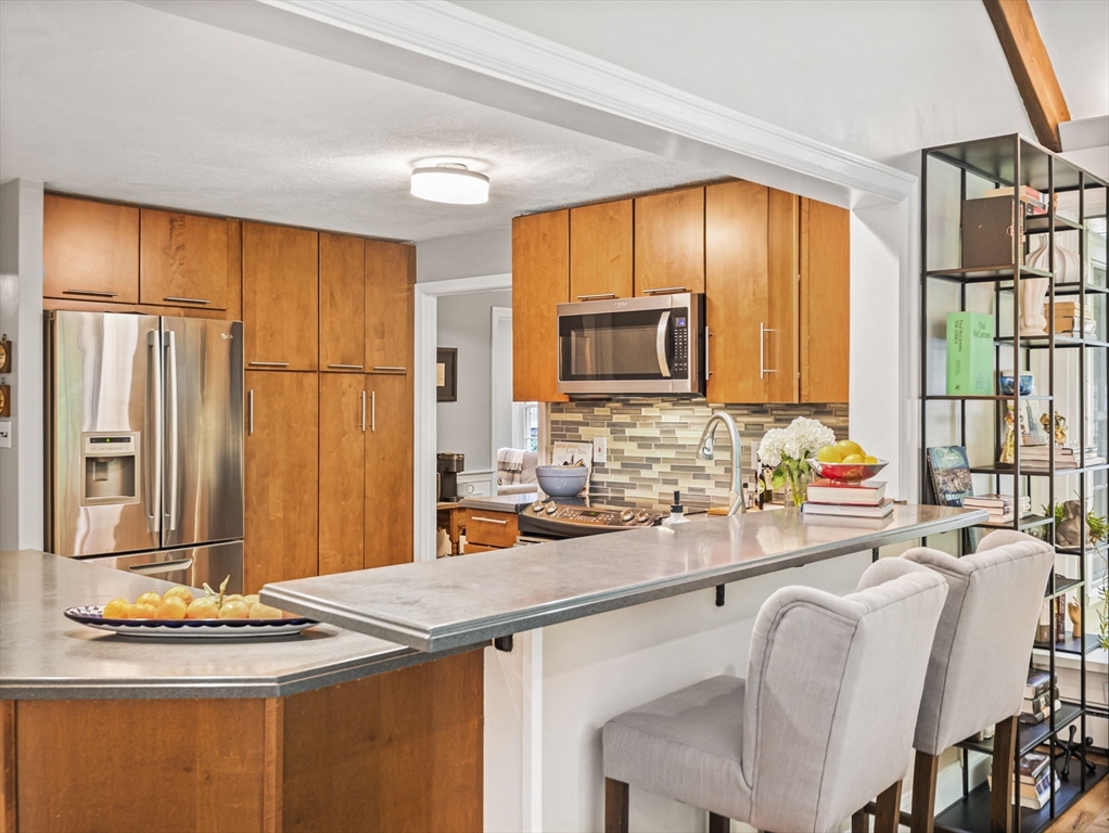6 Sugarbush Lane