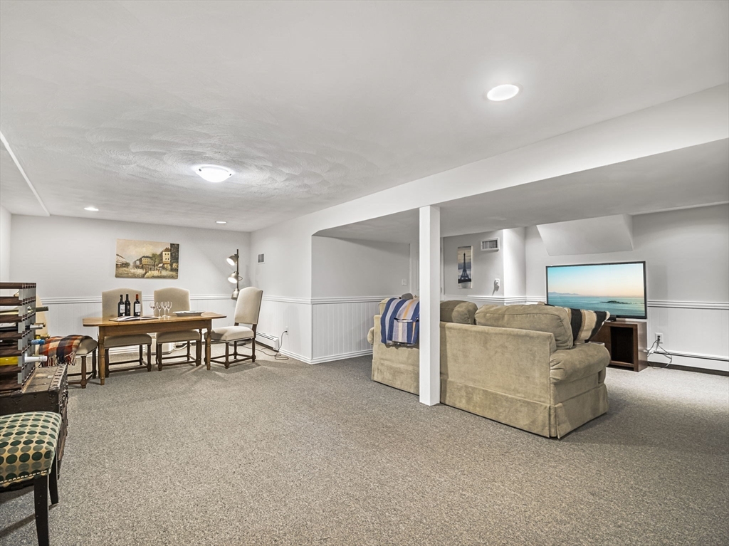 6 Sugarbush Lane