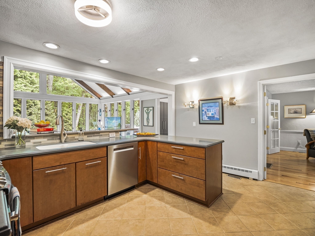 6 Sugarbush Lane