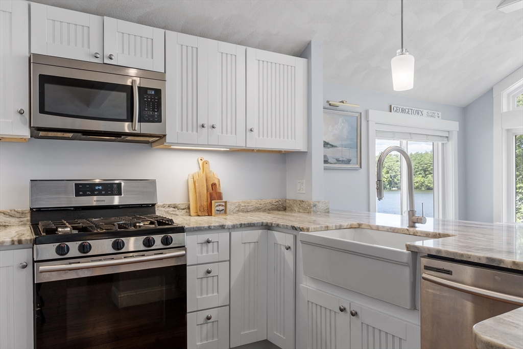 91 Lakeshore Drive