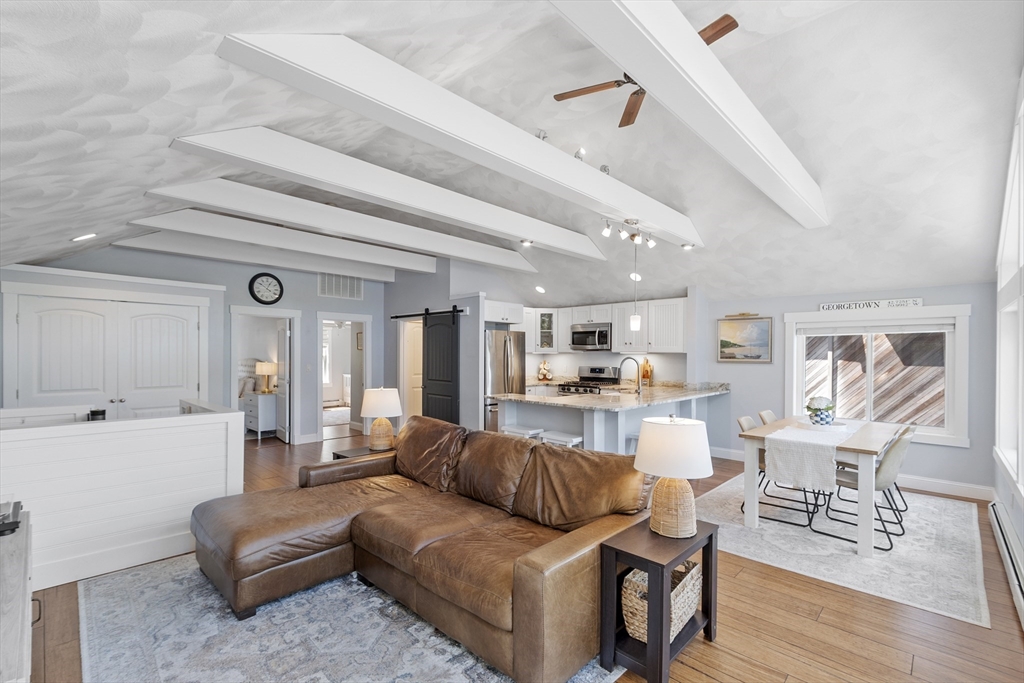 91 Lakeshore Drive