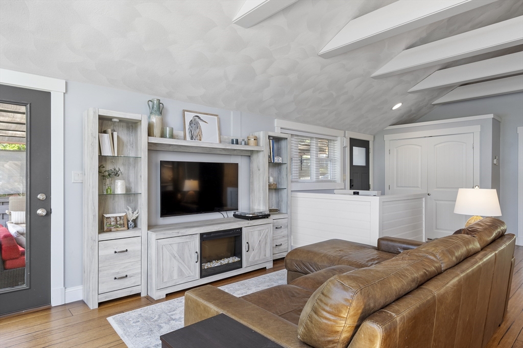 91 Lakeshore Drive