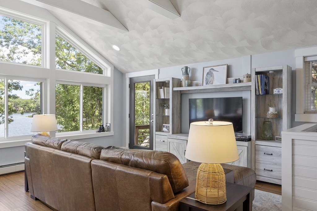 91 Lakeshore Drive