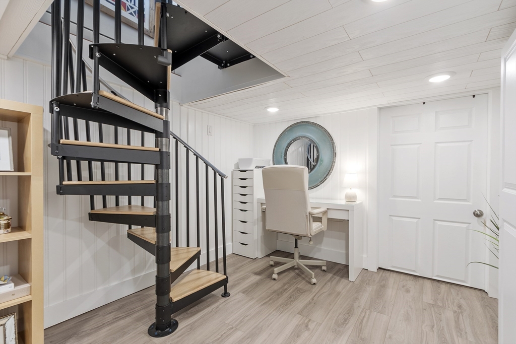 91 Lakeshore Drive