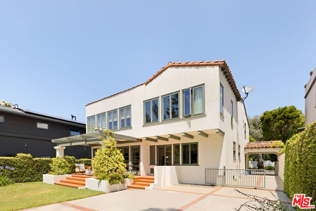 306 AMALFI DR