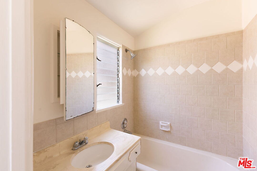 306 AMALFI DR