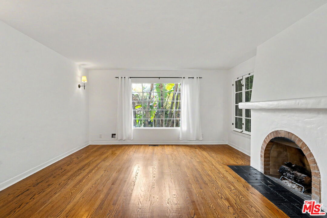 1262 S Burnside Ave