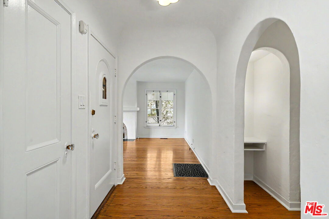 1262 S Burnside Ave