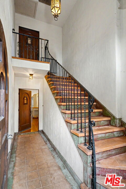 1262 S Burnside Ave
