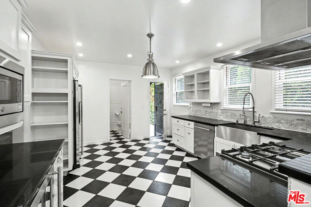 1262 S Burnside Ave