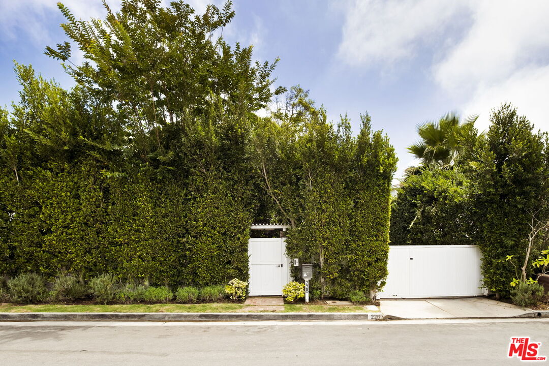 228 S Anita Ave
