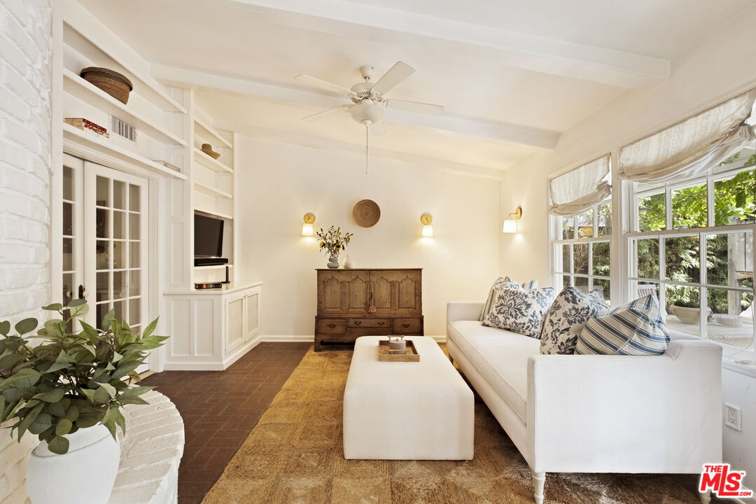 228 S Anita Ave