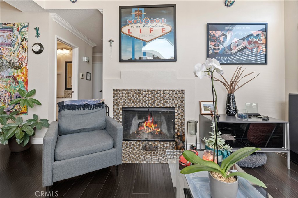 28215 La Gallina Unit: 208