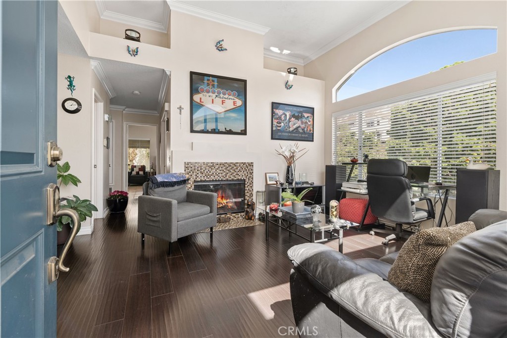 28215 La Gallina Unit: 208