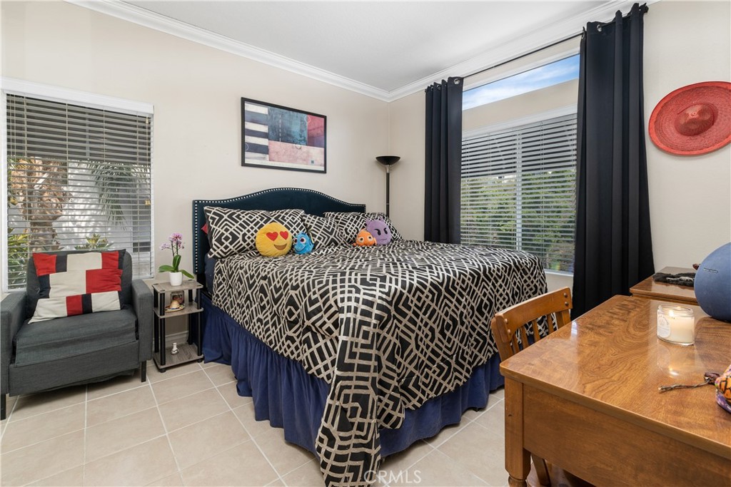 28215 La Gallina Unit: 208