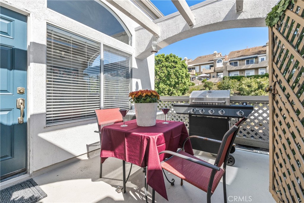 28215 La Gallina Unit: 208