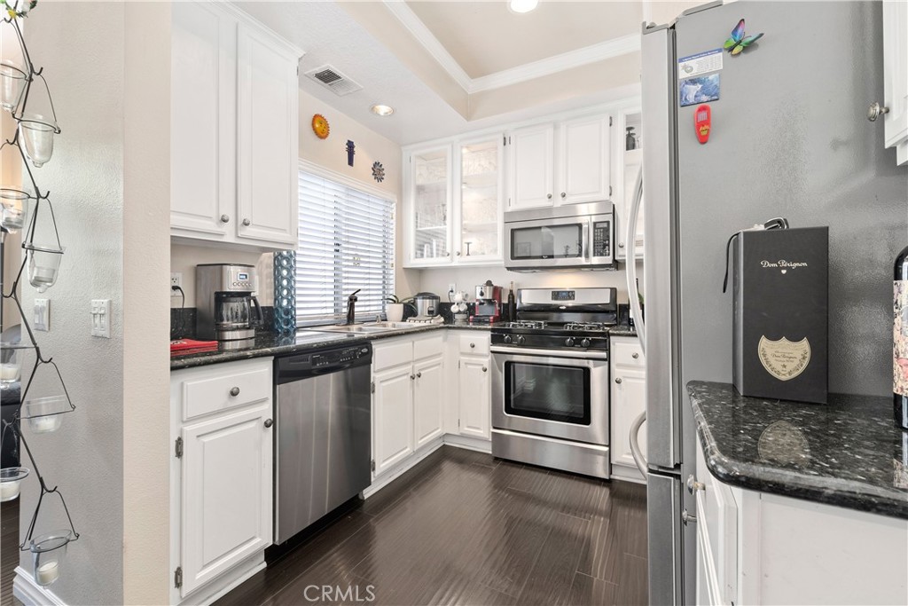 28215 La Gallina Unit: 208