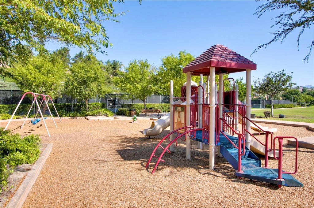 28215 La Gallina Unit: 208