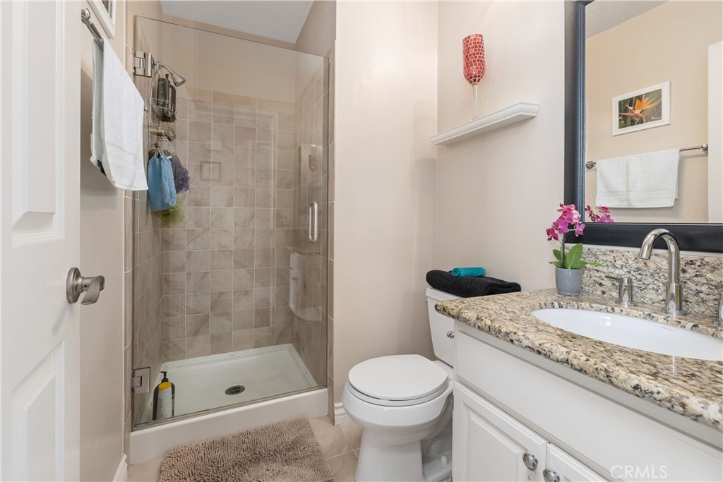 28215 La Gallina Unit: 208