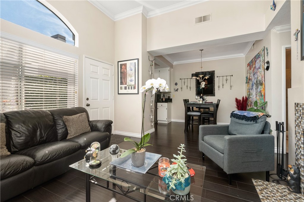 28215 La Gallina Unit: 208