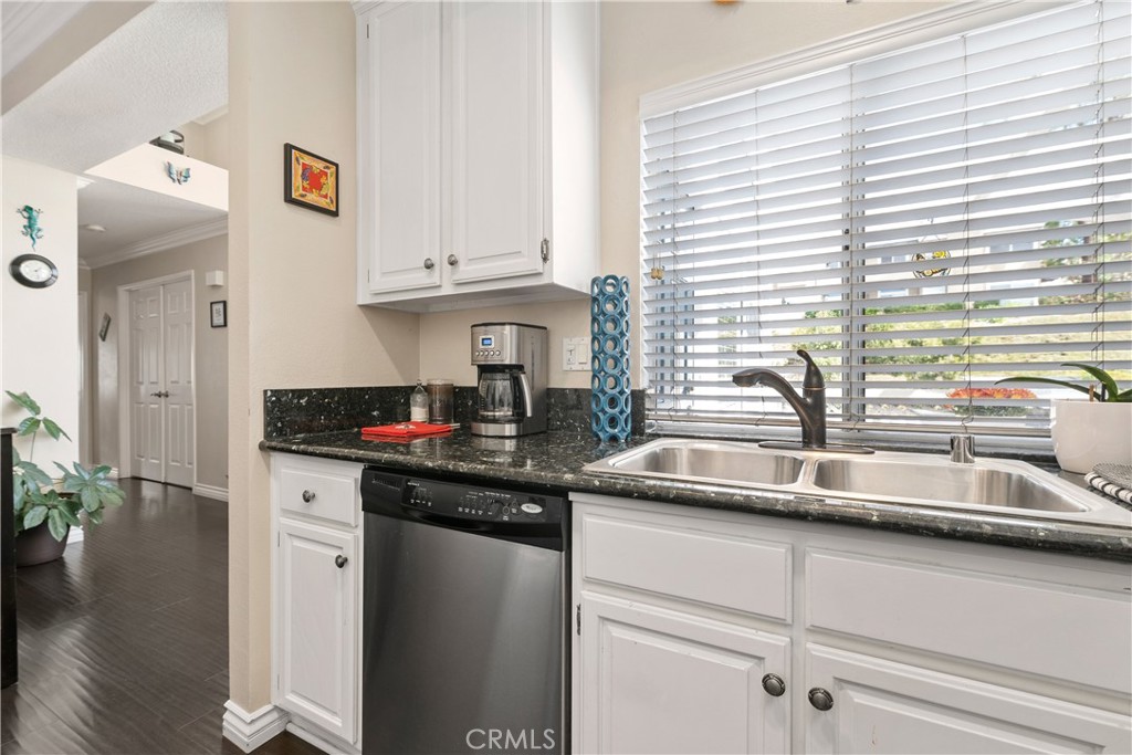 28215 La Gallina Unit: 208