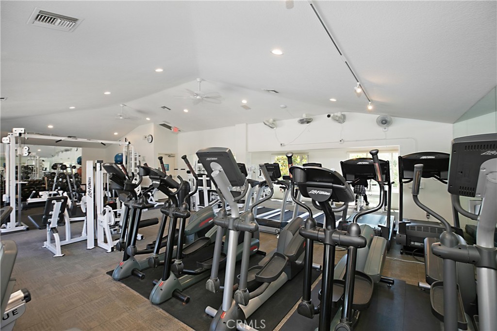 28215 La Gallina Unit: 208