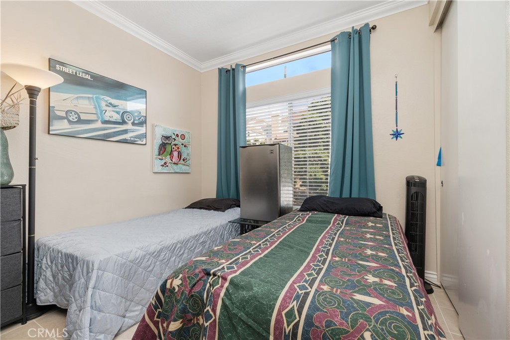 28215 La Gallina Unit: 208