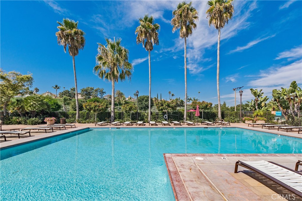 28215 La Gallina Unit: 208