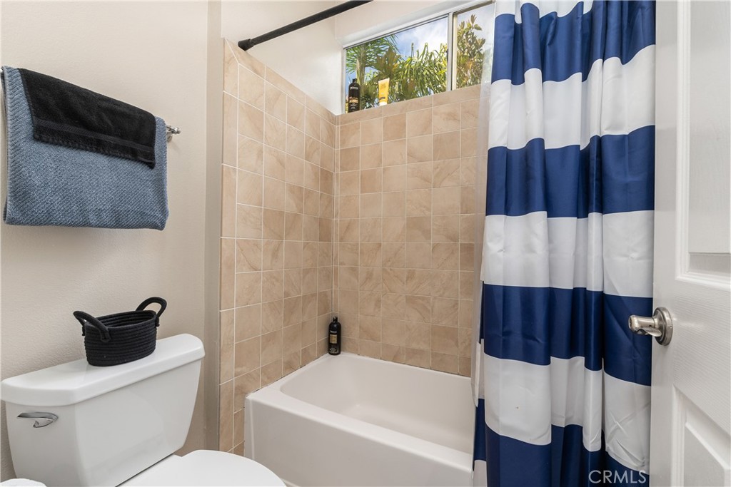 28215 La Gallina Unit: 208