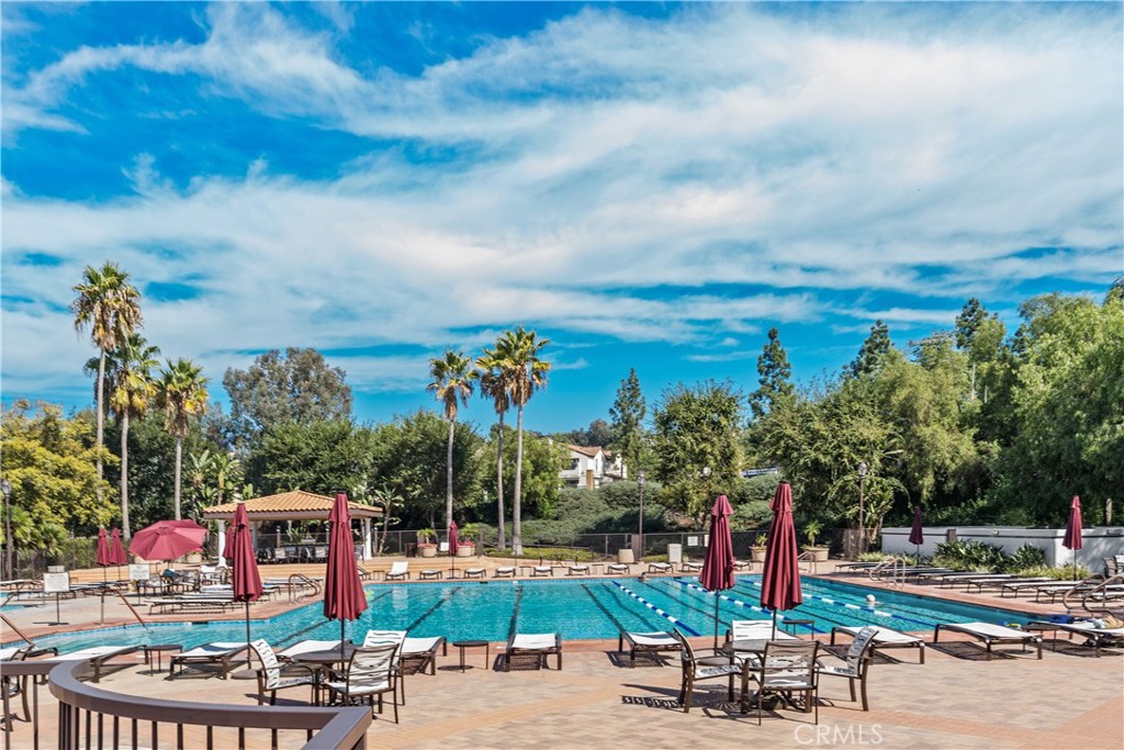 28215 La Gallina Unit: 208