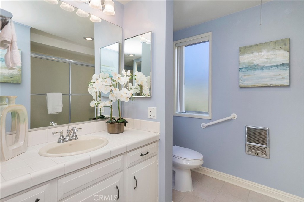 25 Avenida Castilla Unit: B