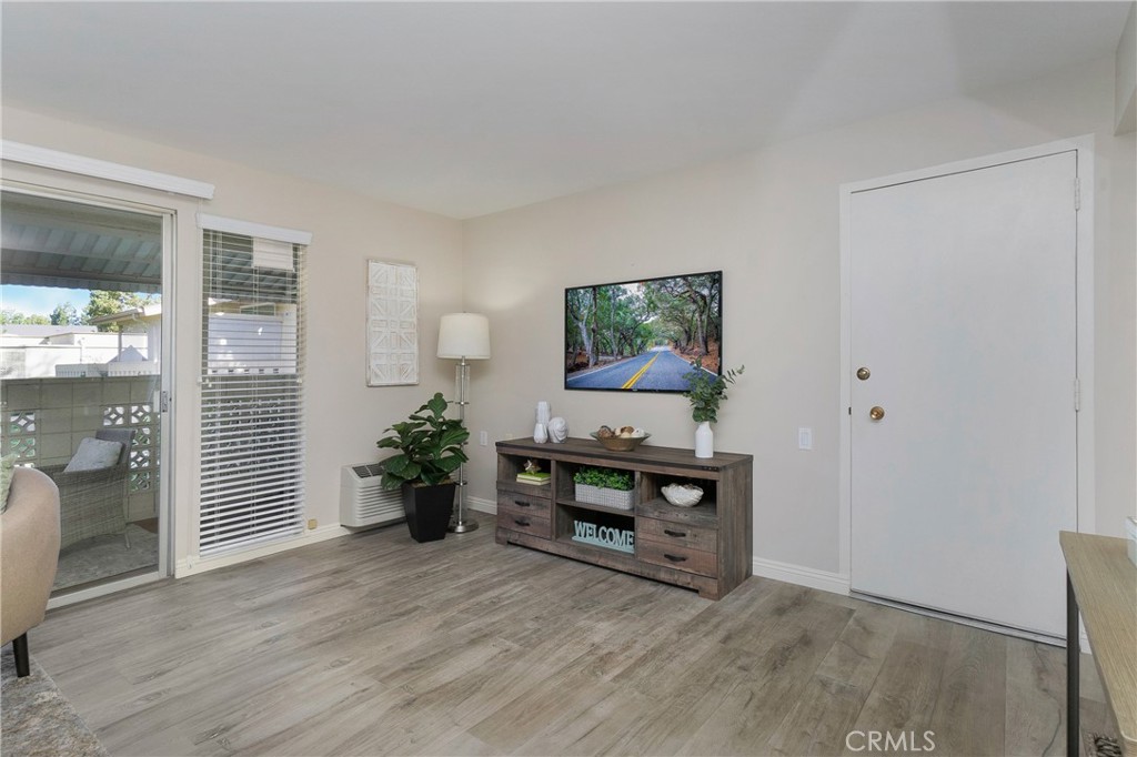 25 Avenida Castilla Unit: B