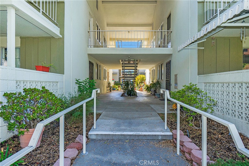 25 Avenida Castilla Unit: B