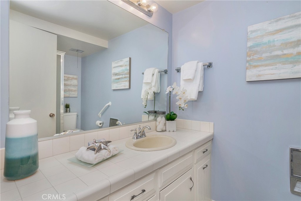 25 Avenida Castilla Unit: B