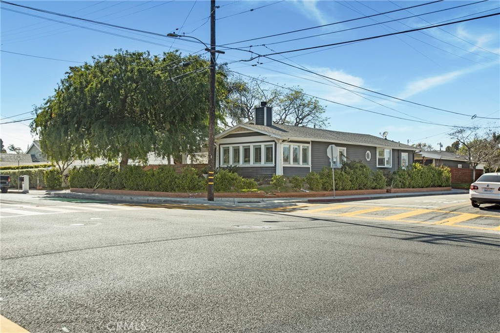 2197 Santa Ana