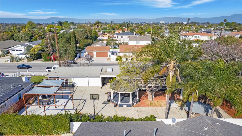 2197 Santa Ana