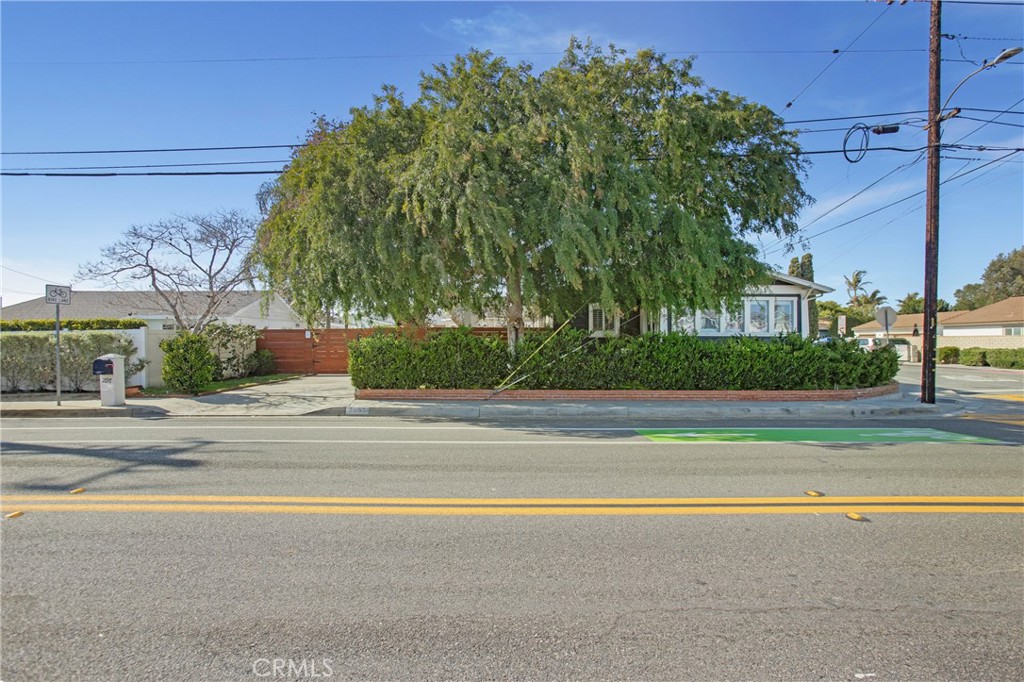 2197 Santa Ana