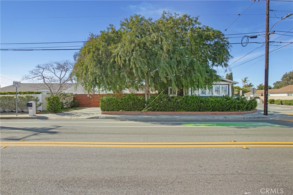 2197 Santa Ana