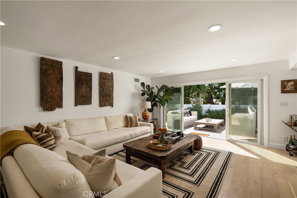 2809 Via De La Guerra