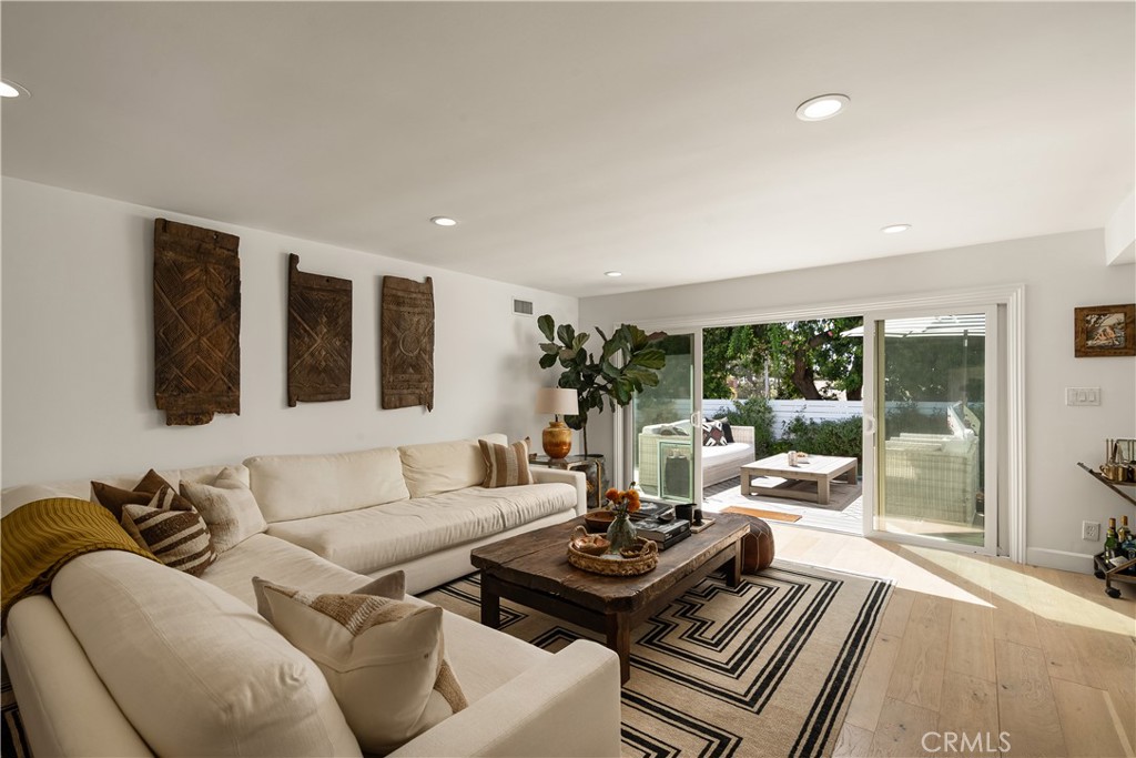 2809 Via De La Guerra