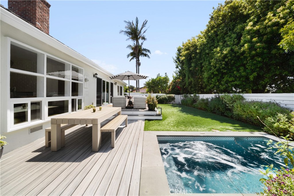 2809 Via De La Guerra