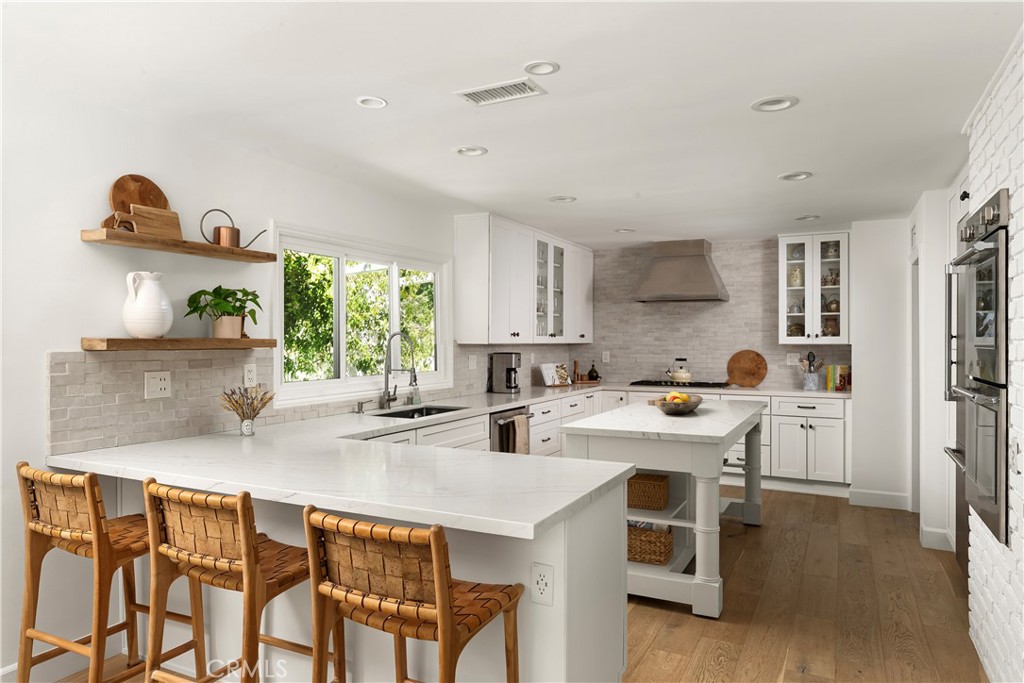 2809 Via De La Guerra