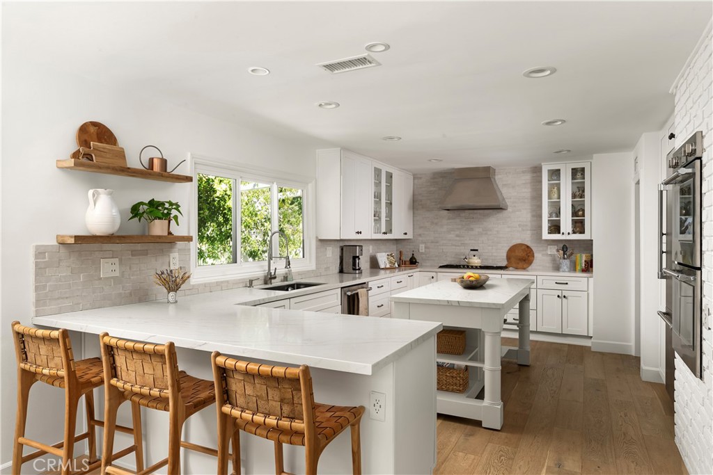 2809 Via De La Guerra