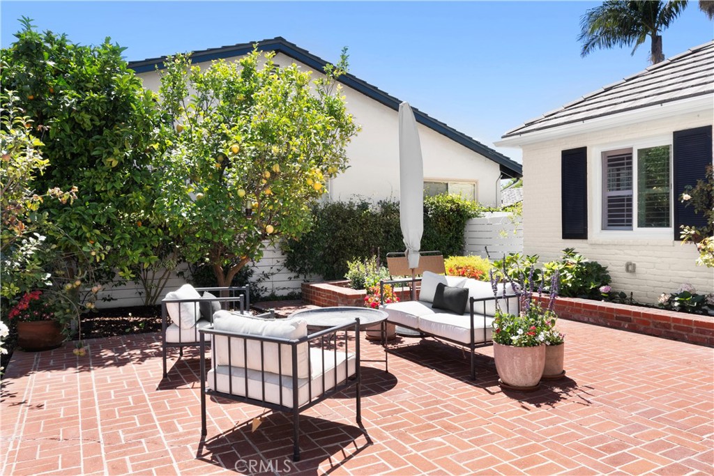 2809 Via De La Guerra